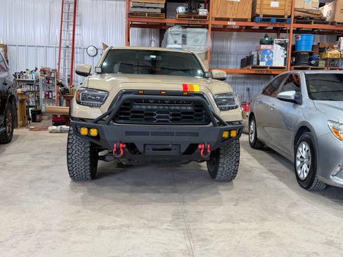 Used 2017 Toyota Tacoma TRD Off-Road image 15