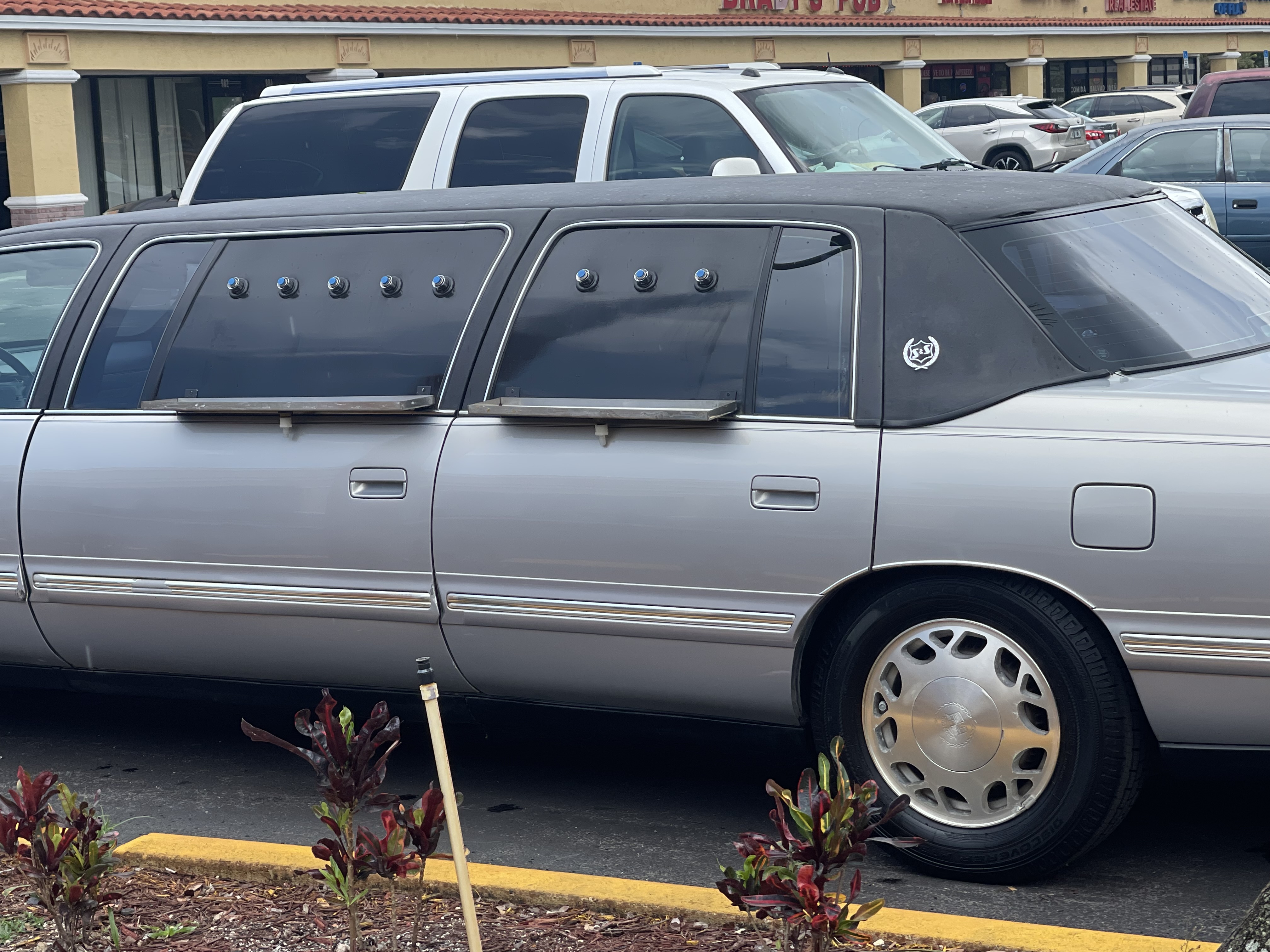 Used 1997 Cadillac De Ville Limousine FWD image 1