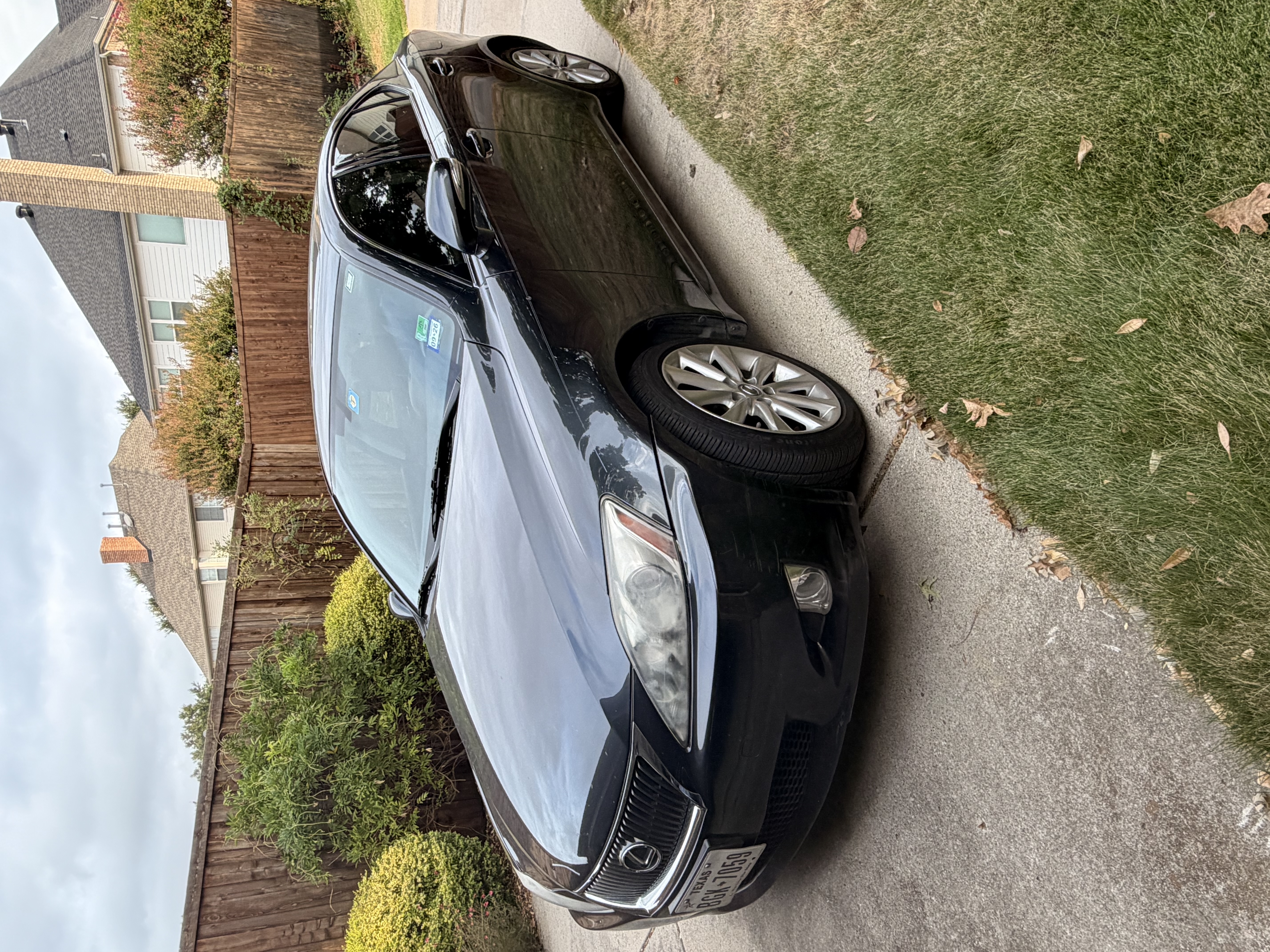 Used 2010 Lexus IS 350 w/ Preferred Accessory Package RWD image 1