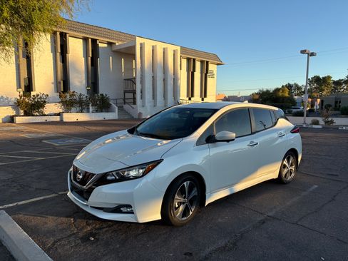 Used 2020 Nissan Leaf SV w/ SV Technology Package image 4