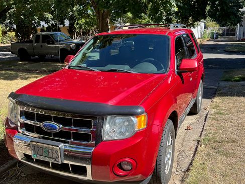 Used 2011 Ford Escape Limited image 2