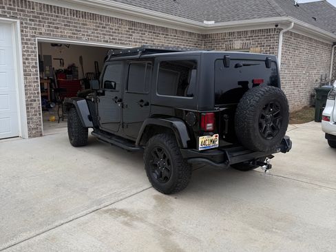 Used 2016 Jeep Wrangler Unlimited Sahara image 6