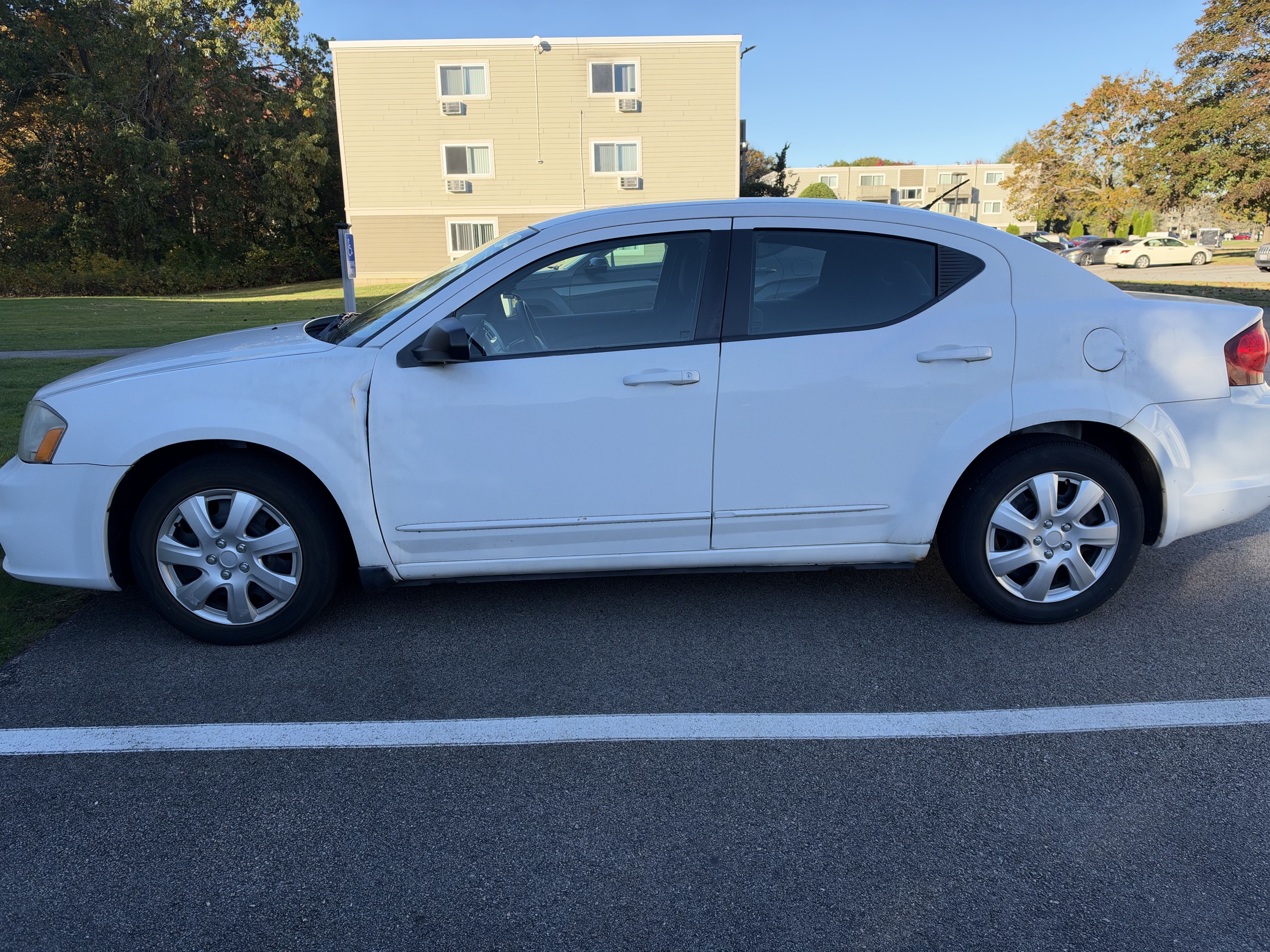 Used 2014 Dodge Avenger SE FWD image 9