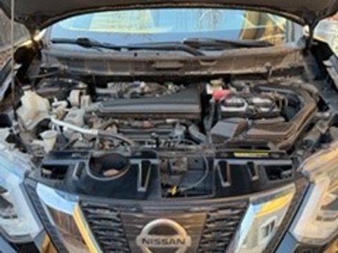 Used 2017 Nissan Rogue SV image 8