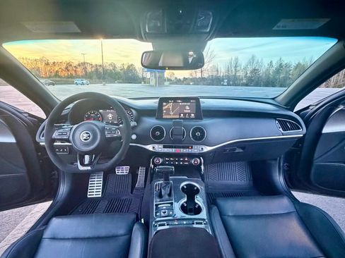Used 2018 Kia Stinger GT1 image 9