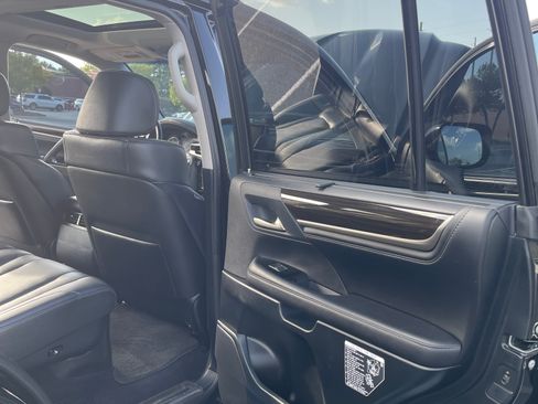 Used 2018 Lexus LX 570 4WD image 18