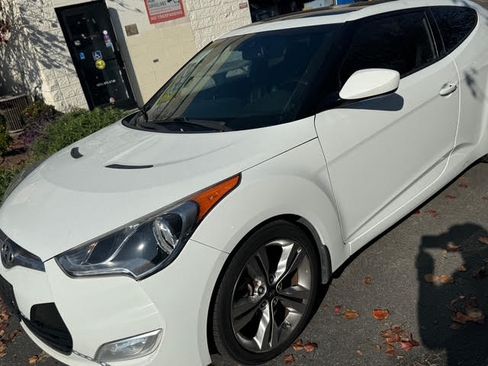 Used 2013 Hyundai Veloster w/ Tech Pkg image 11