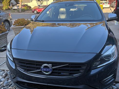 Used 2015 Volvo V60 T6 R-Design Platinum image 2