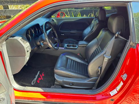 Used 2010 Dodge Challenger R/T image 21