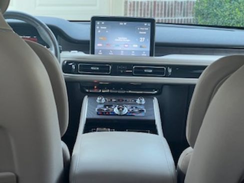 Used 2020 Lincoln Aviator Reserve w/ Equipment Group 201A image 10