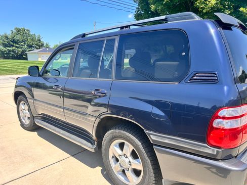 Used 2004 Toyota Land Cruiser AWD/4WD image 25