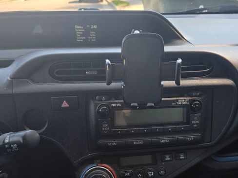 Used 2013 Toyota Prius C Two image 6