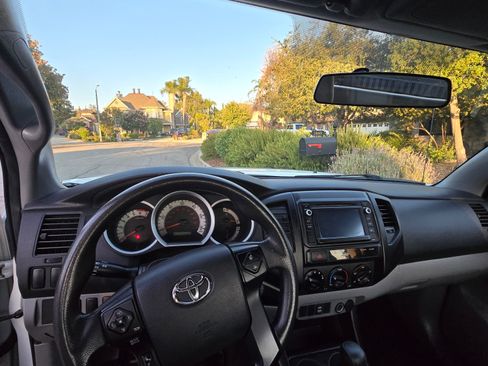 Used 2015 Toyota Tacoma 2WD Access Cab image 19
