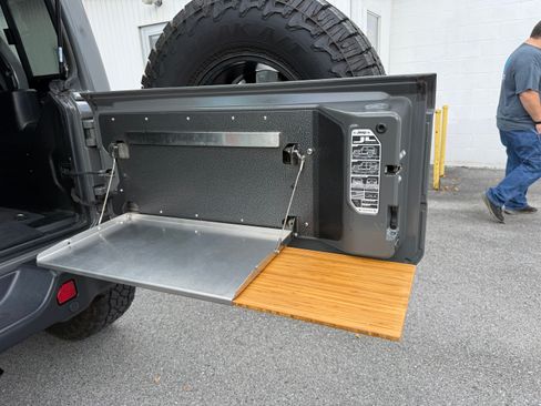 Used 2021 Jeep Wrangler Unlimited Rubicon AWD/4WD image 13