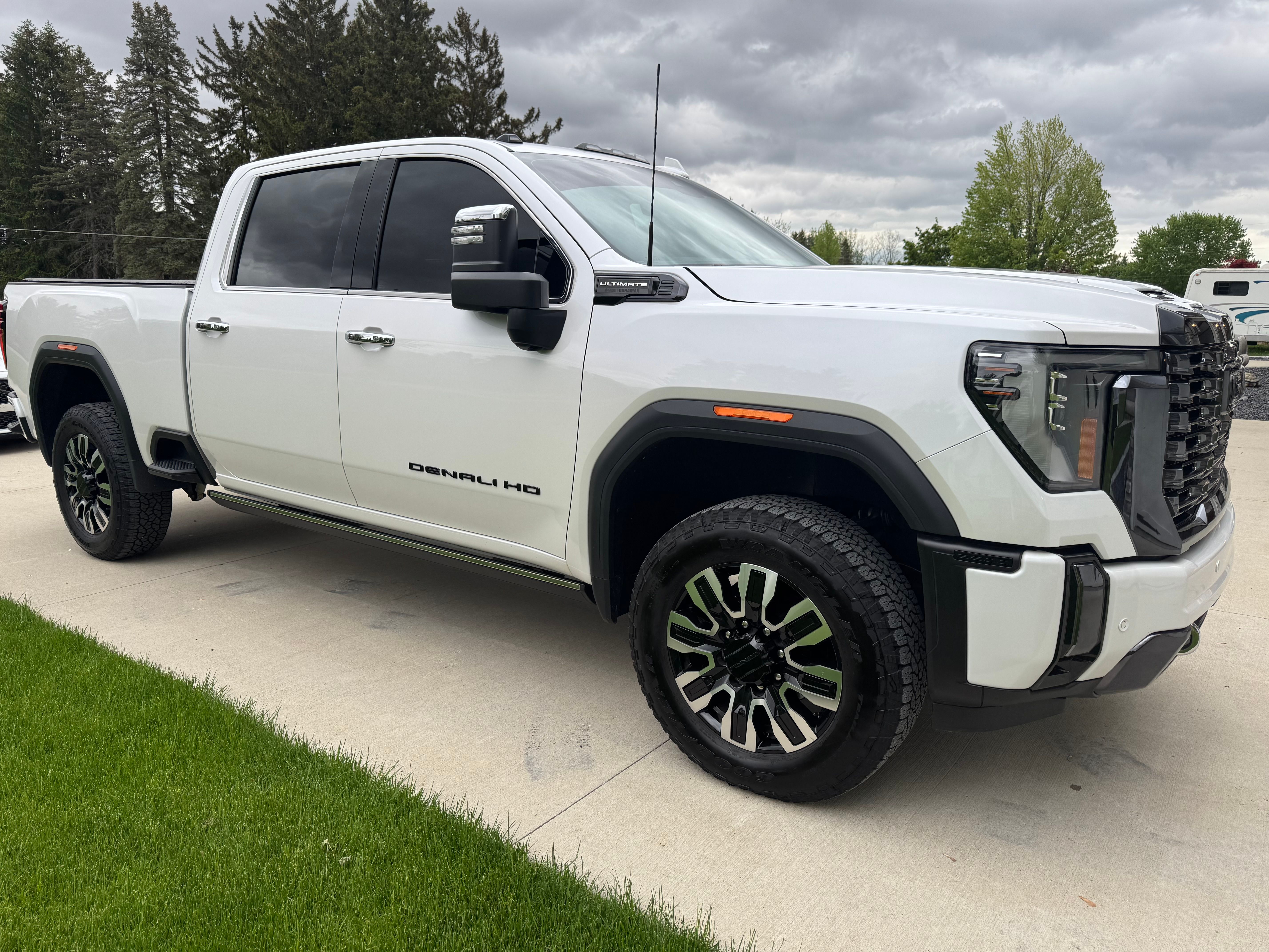 Used 2024 GMC Sierra 2500 Denali Ultimate w/ Snow Plow Prep/Camper Package AWD/4WD image 2