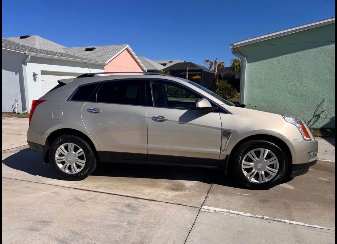 Used 2015 Cadillac SRX Luxury w/ Driver Awareness Package FWD image 6