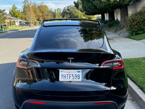 Used 2021 Tesla Model Y Standard Range Sport Utility 4 image 11