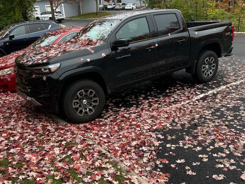 Used 2023 Chevrolet Colorado Z71 w/ Z71 Convenience Package 2 image 6