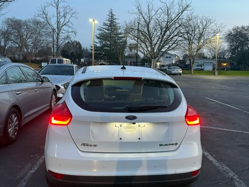 Used 2017 Ford Focus Electric Hatchback image 5