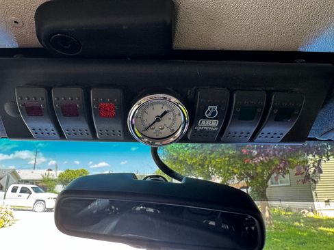 Used 2015 Jeep Wrangler Unlimited Rubicon w/ Connectivity Group AWD/4WD image 12