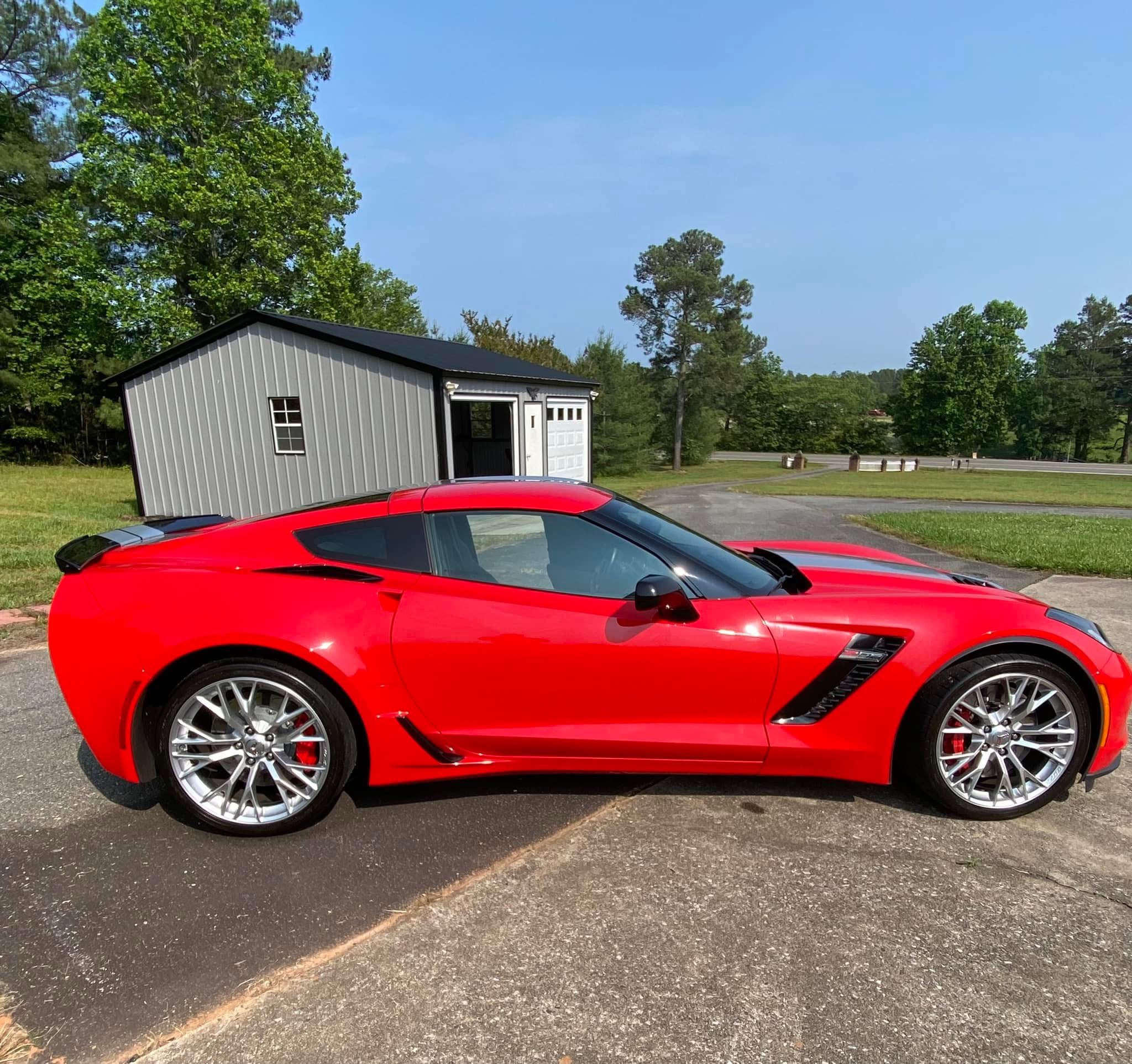 Used 2016 Chevrolet Corvette Z06 w/ 2LZ Preferred Equipment Group RWD image 2