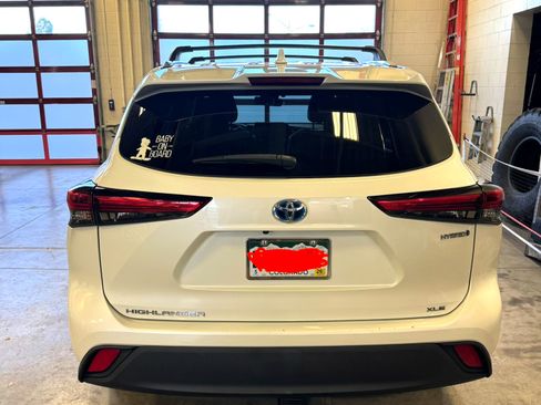 Used 2021 Toyota Highlander XLE image 4