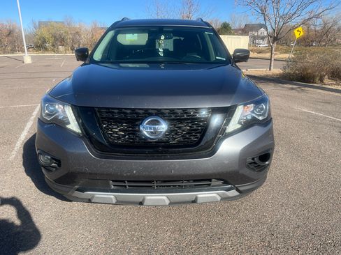 Used 2020 Nissan Pathfinder SL image 2