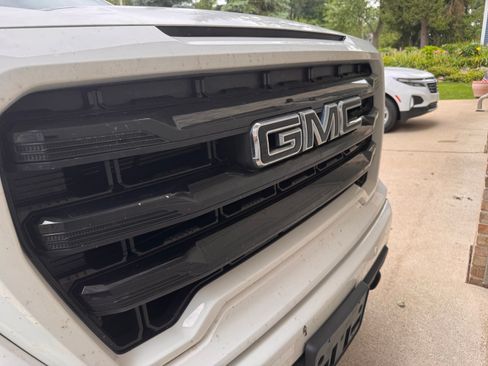 Used 2022 GMC Sierra 1500 Elevation w/ Driver Alert Package I AWD/4WD image 5