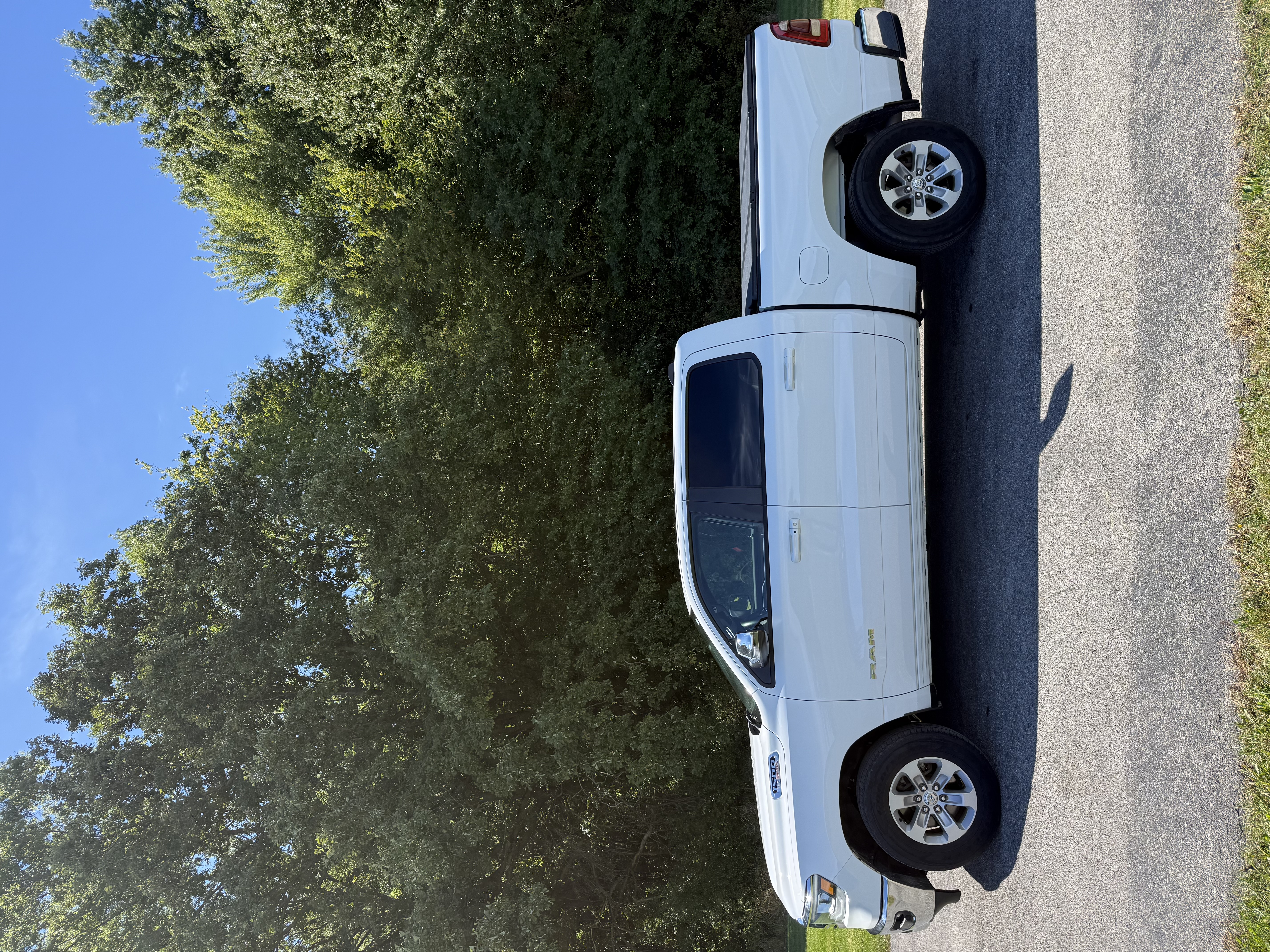 Used 2023 RAM 1500 Laramie AWD/4WD image 4