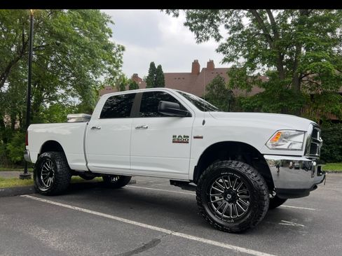 Used 2017 RAM 2500 SLT image 4