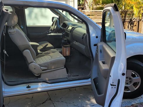 Used 2008 Nissan Frontier SE w/ SE Value Truck Pkg image 2