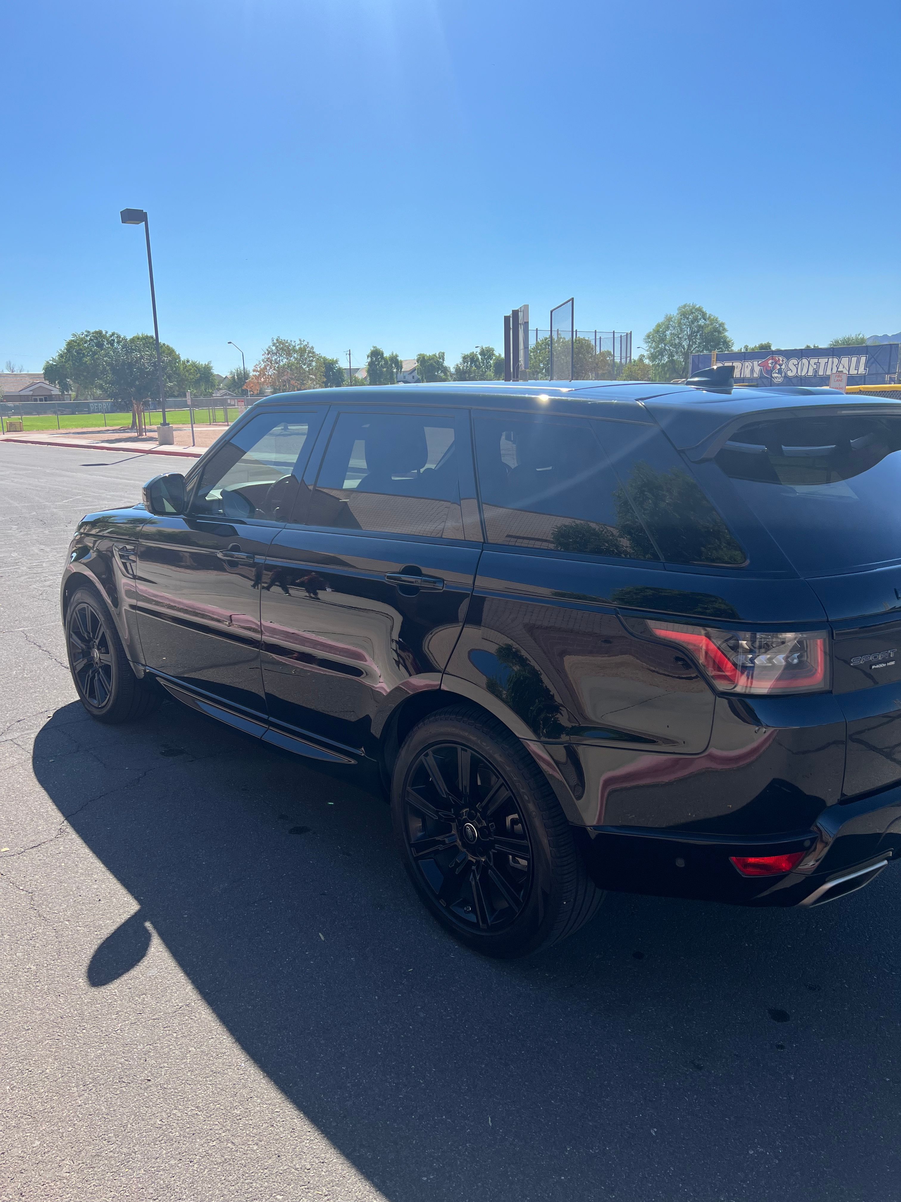 Used 2020 Land Rover Range Rover Sport HSE AWD/4WD image 4
