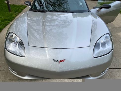 Used 2006 Chevrolet Corvette Coupe w/ Performance Package RWD image 10