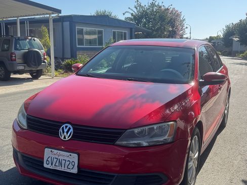 Used 2012 Volkswagen Jetta SE FWD image 2