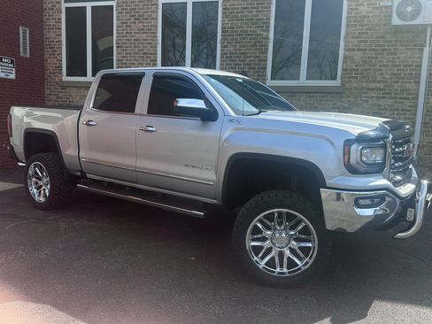 Used 2018 GMC Sierra 1500 SLT w/ SLT Premium Package image 4