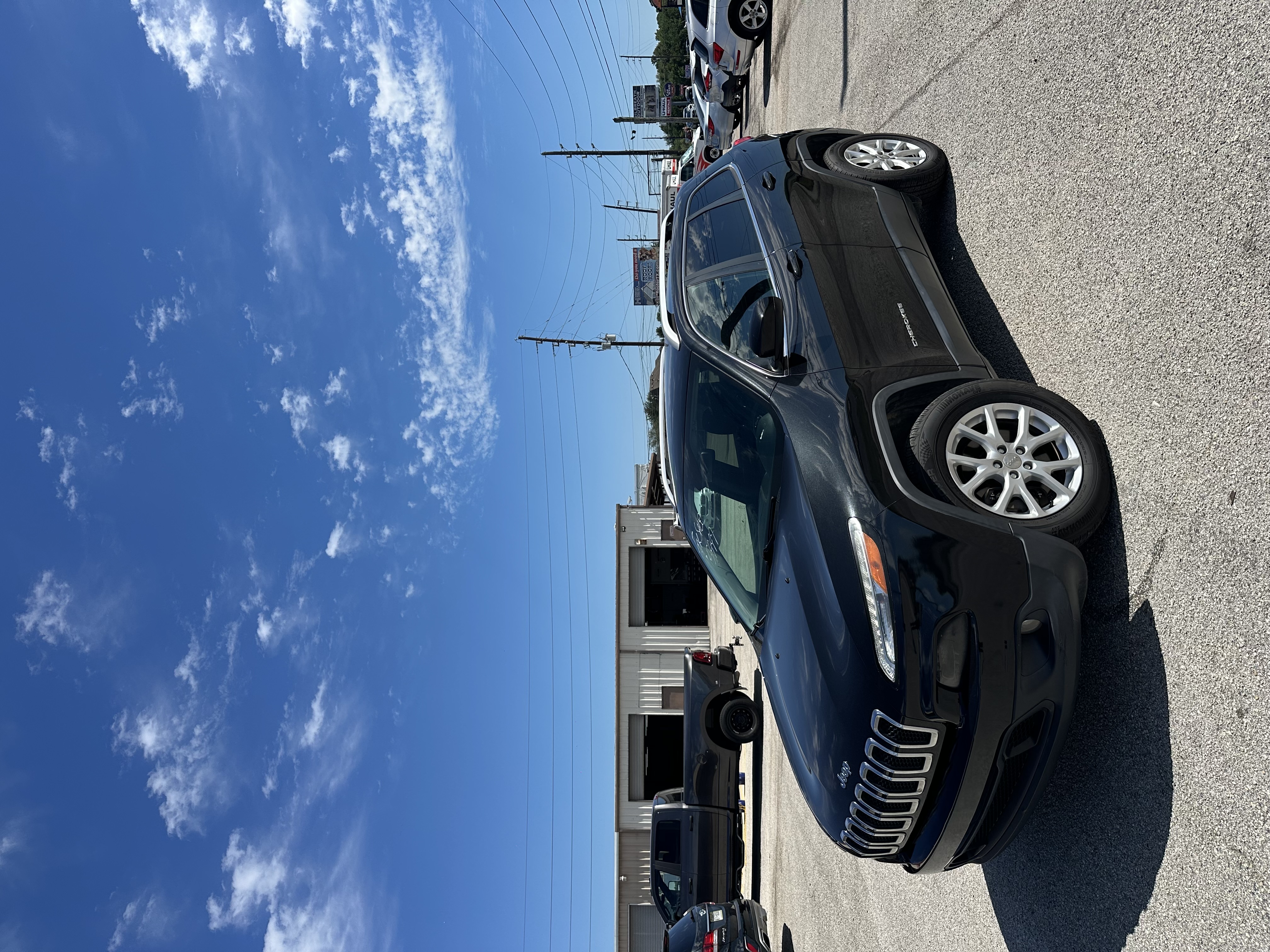 Used 2016 Jeep Cherokee Latitude FWD image 1