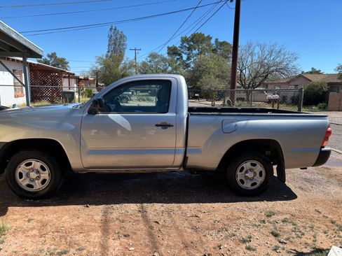Used 2014 Toyota Tacoma 2WD Regular Cab image 10