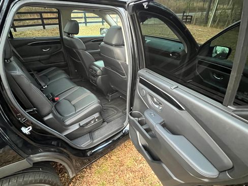 Used 2025 Honda Pilot Touring image 15