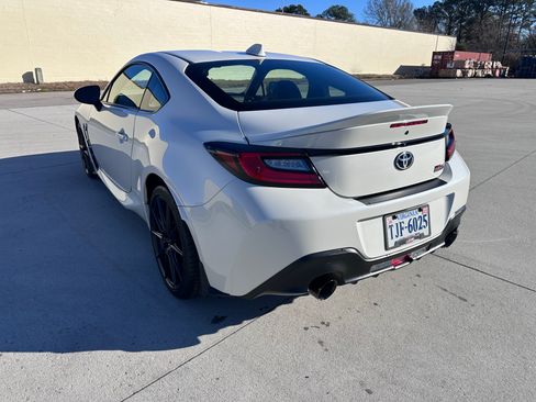 Used 2024 Toyota GR86 Premium image 4