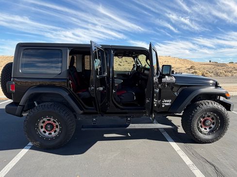 Used 2018 Jeep Wrangler Unlimited Sport image 5