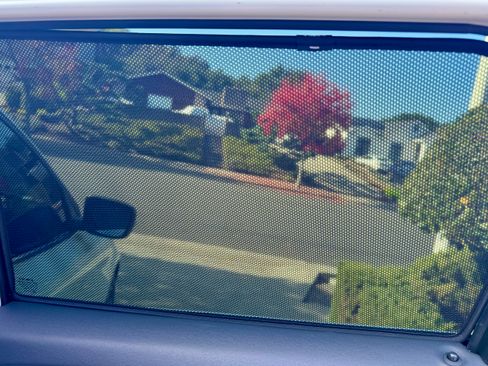 Used 2017 Volvo XC60 T6 Dynamic w/ Preferred Option Package image 18