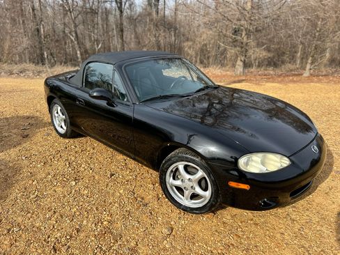Used 2002 MAZDA MX-5 Miata LS image 2