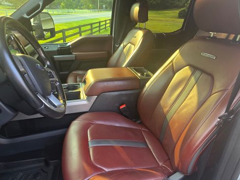 Used 2022 Ford F450 Platinum w/ FX4 Off-Road Package image 6