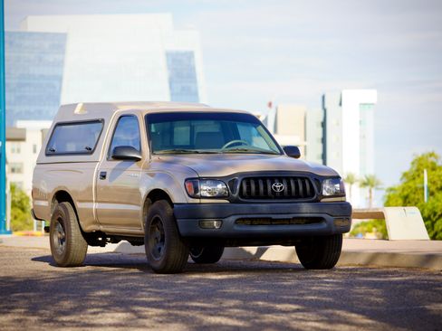 Used 2001 Toyota Tacoma 2WD Regular Cab w/ Enhancement Pkg image 1