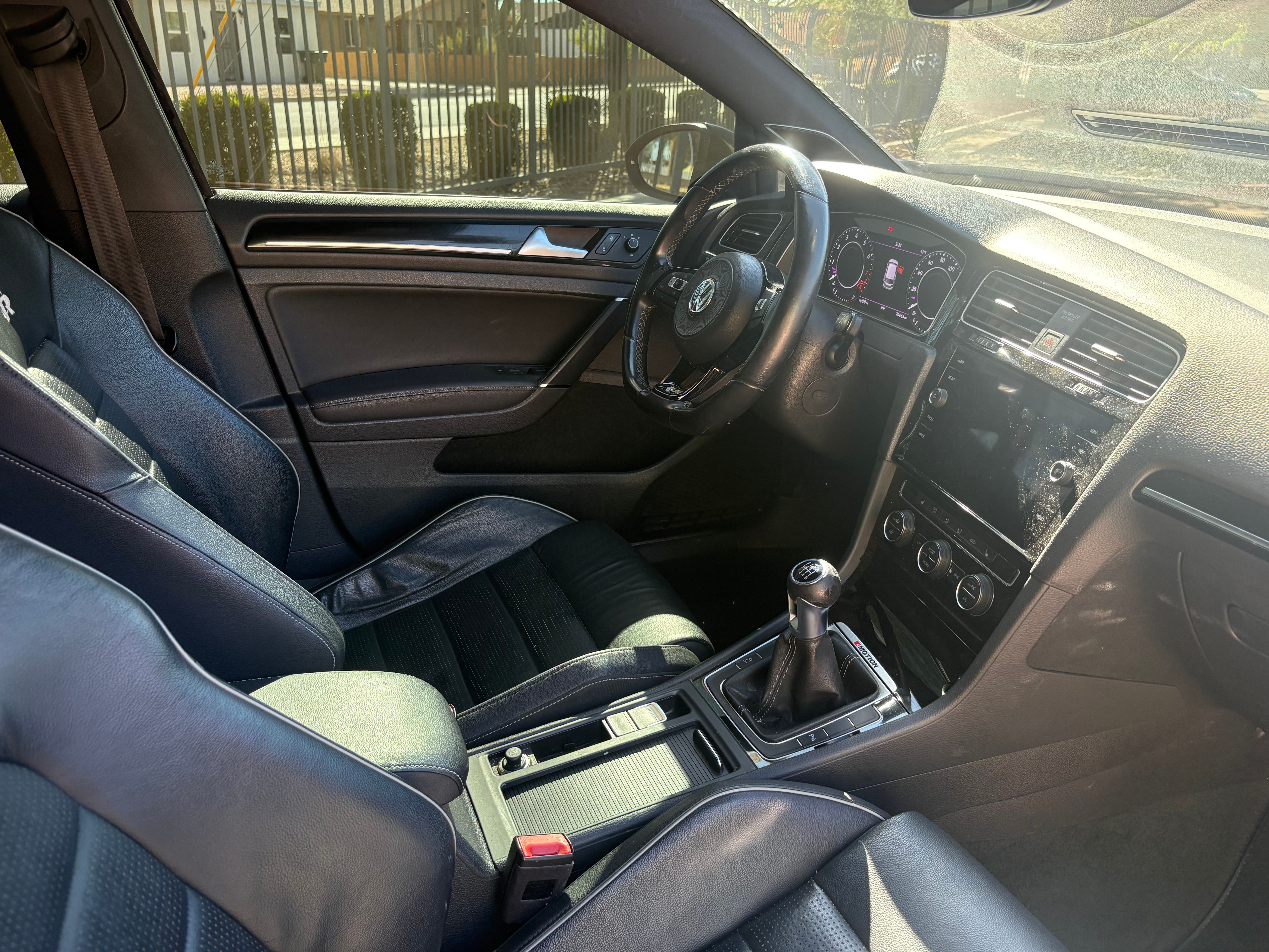 Used 2019 Volkswagen Golf R 4-Door AWD/4WD image 10