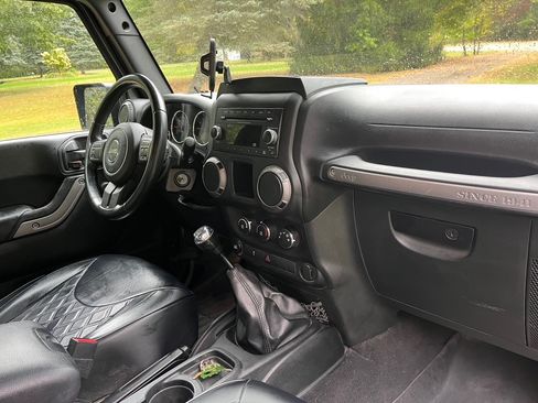 Used 2018 Jeep Wrangler Sport image 11