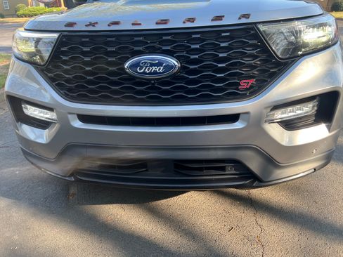 Used 2022 Ford Explorer ST w/ Equipment Group 401A image 2