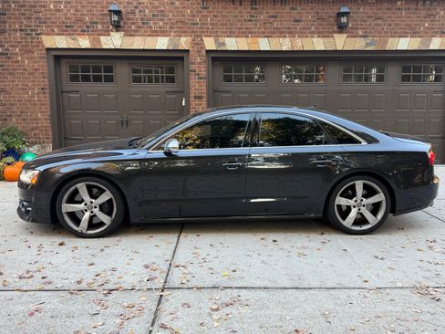Used 2015 Audi S8 image 12