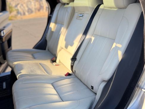 Used 2017 Land Rover Range Rover HSE image 13