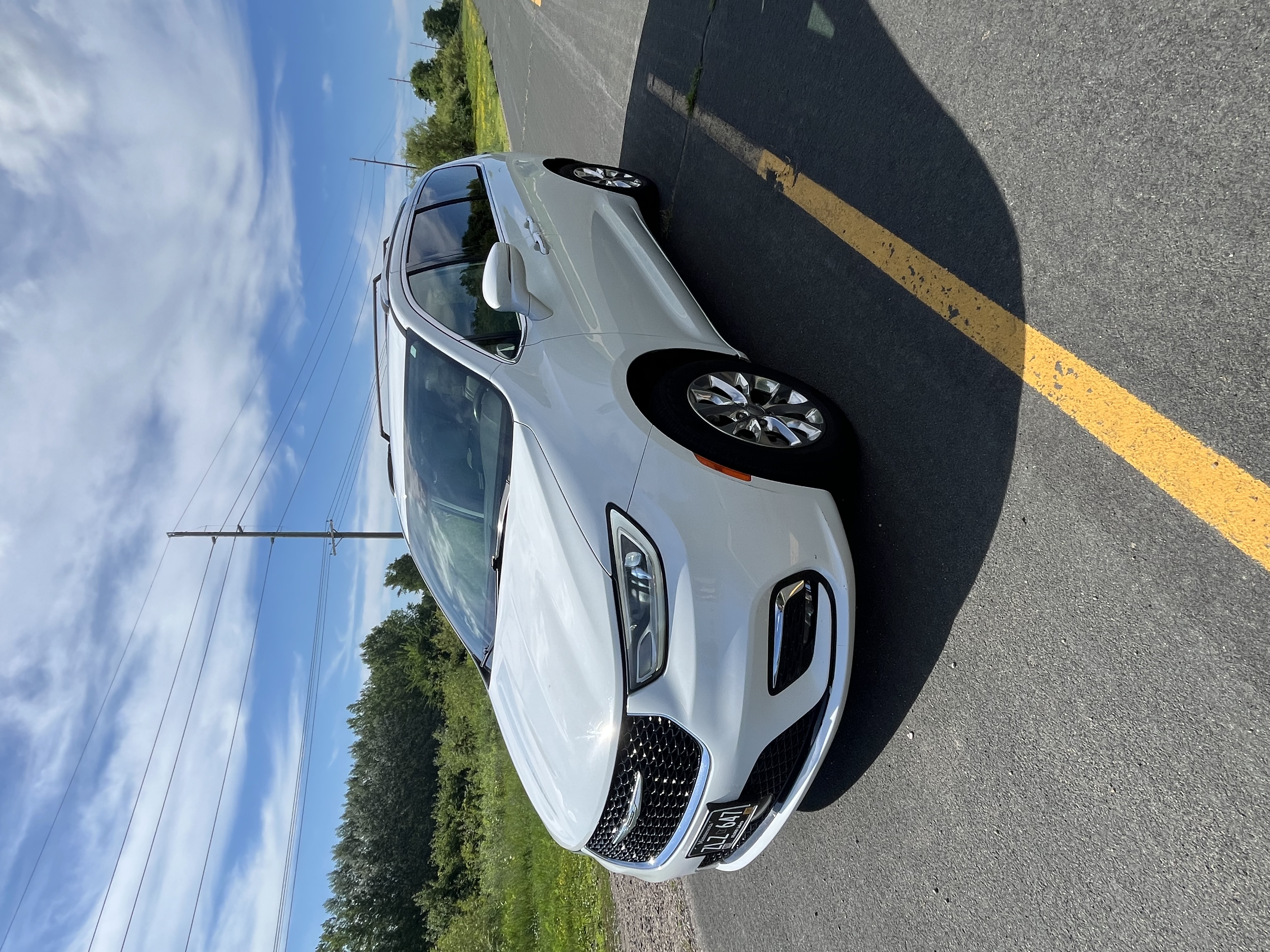 Used 2021 Chrysler Pacifica Touring-L w/ Uconnect Theater Family Group AWD/4WD image 1